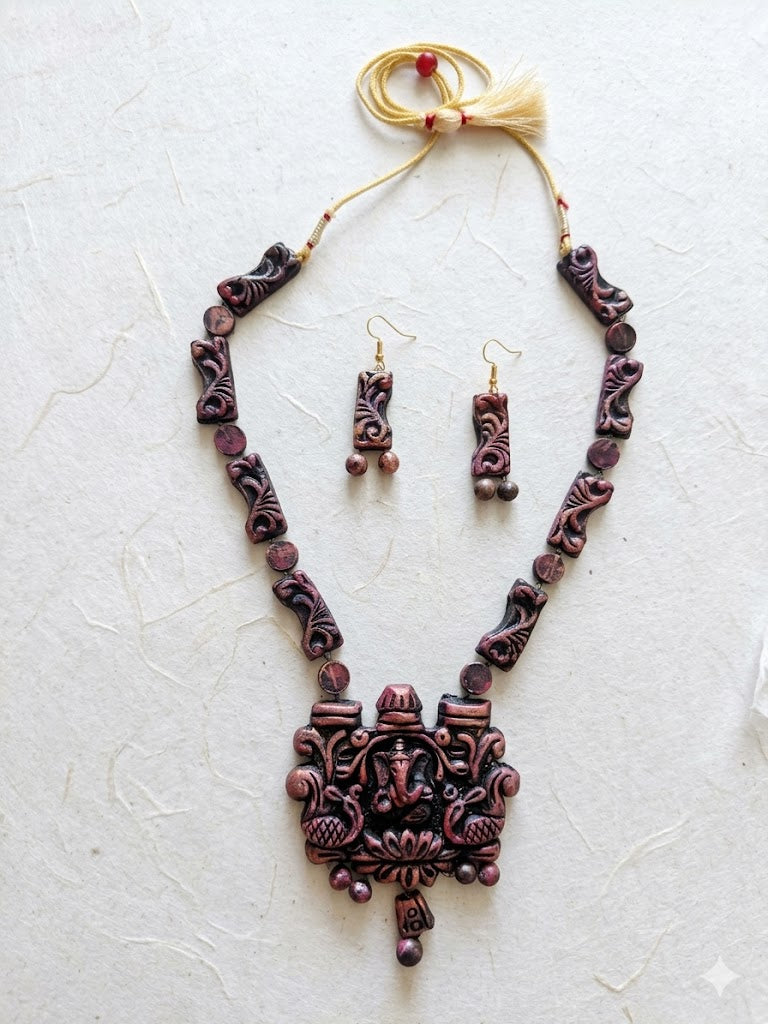 Vighnahara Antique Necklace Set