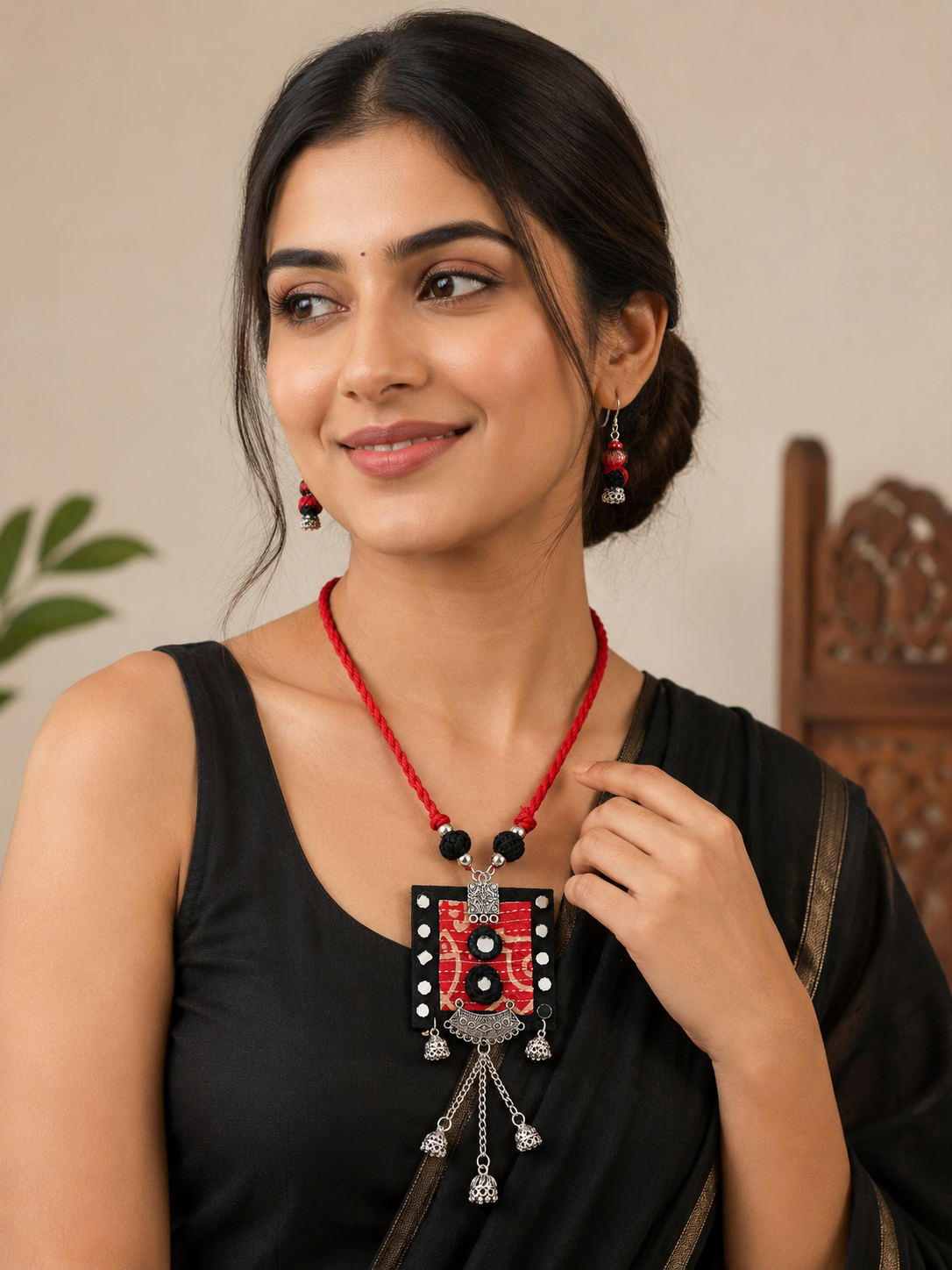 Varnika Pendant Set