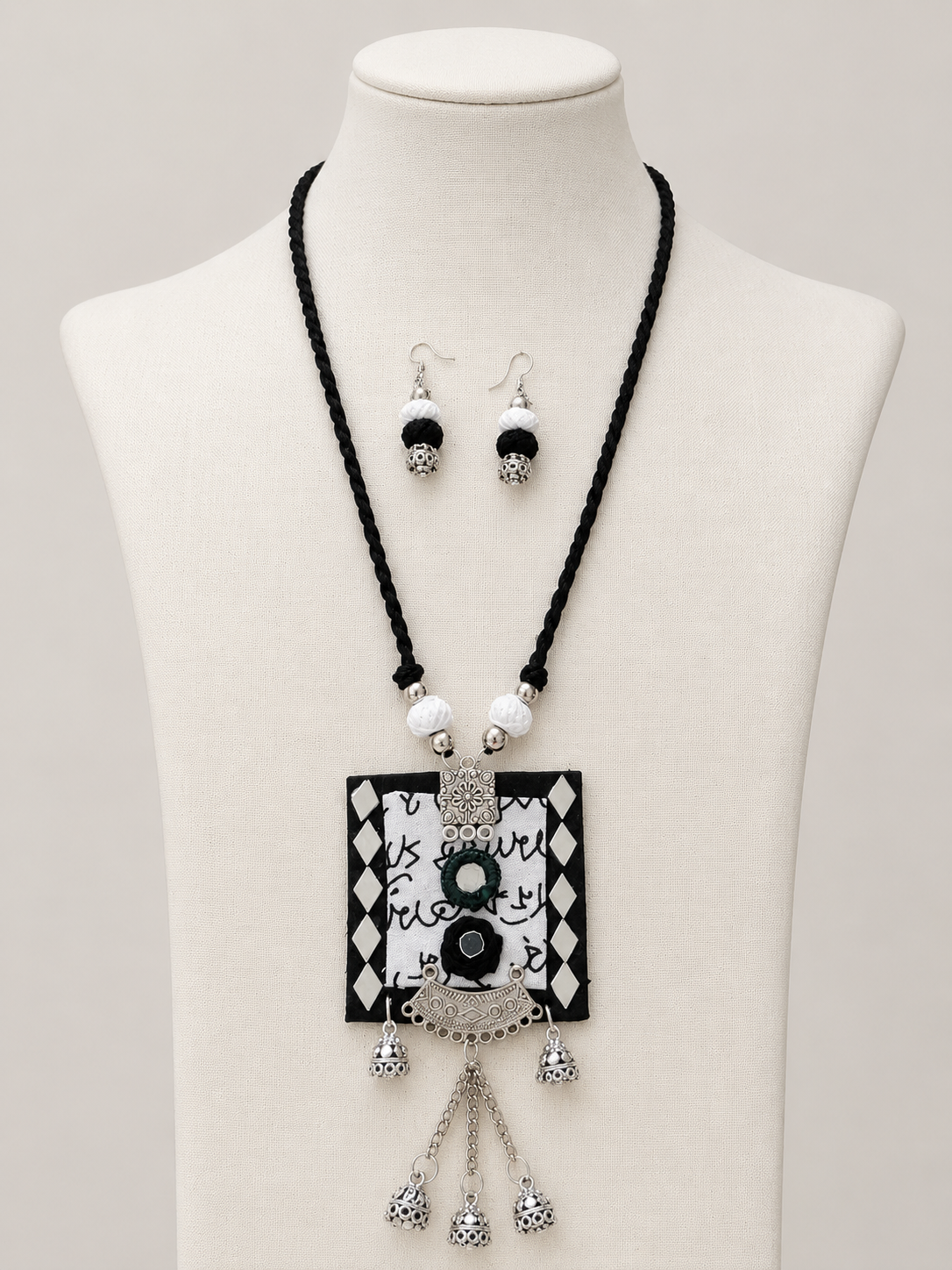 Kashvi Artisan Pendant Set
