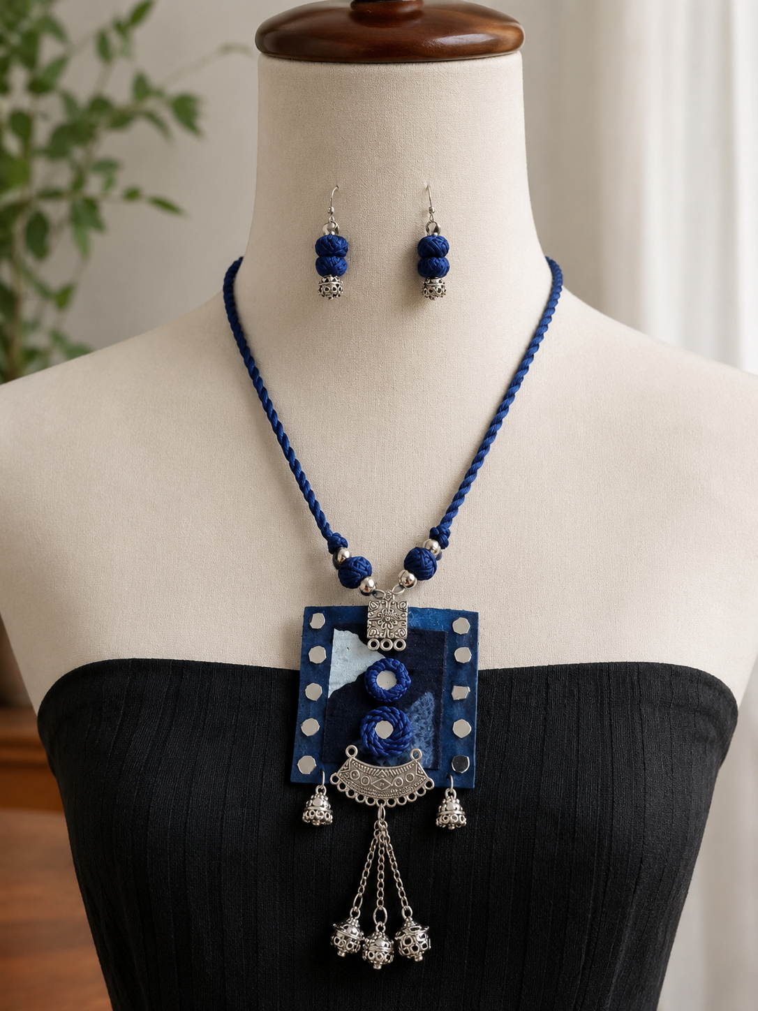Aarini Artisan Pendant Set