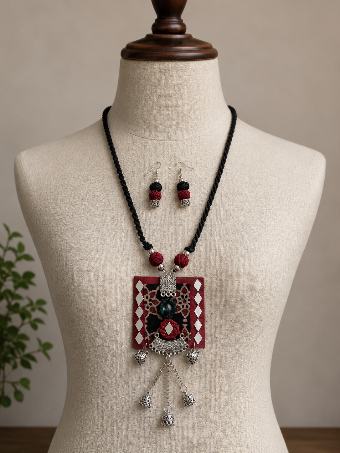 Kashvi Artisan Pendant Set