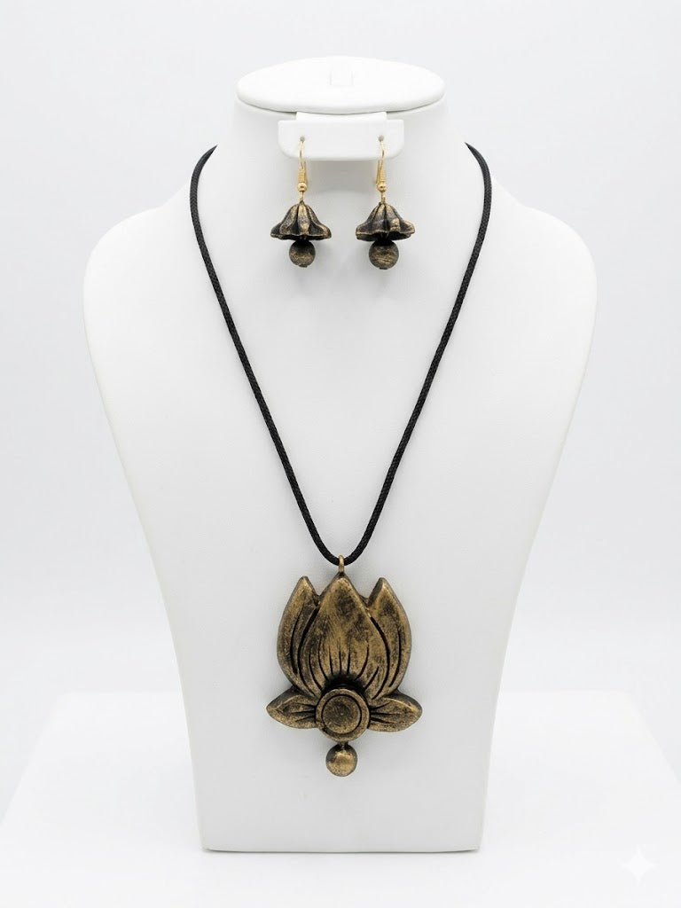Lotus Aura Antique Necklace Set