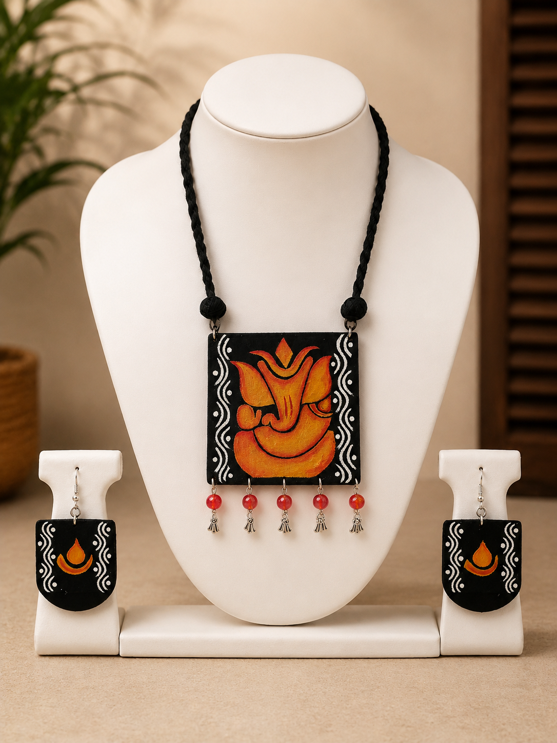 Vakratunda Pendant Set