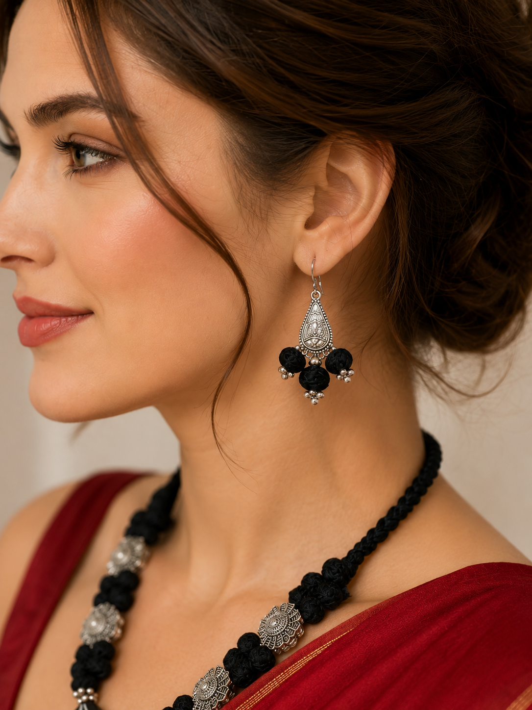 Aarvika Pendant Necklace Set