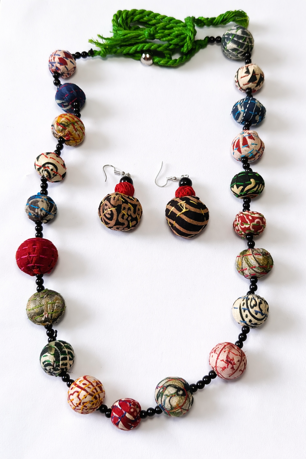 🎁 Handcrafted Fabric Bead Necklace Set (100% off)