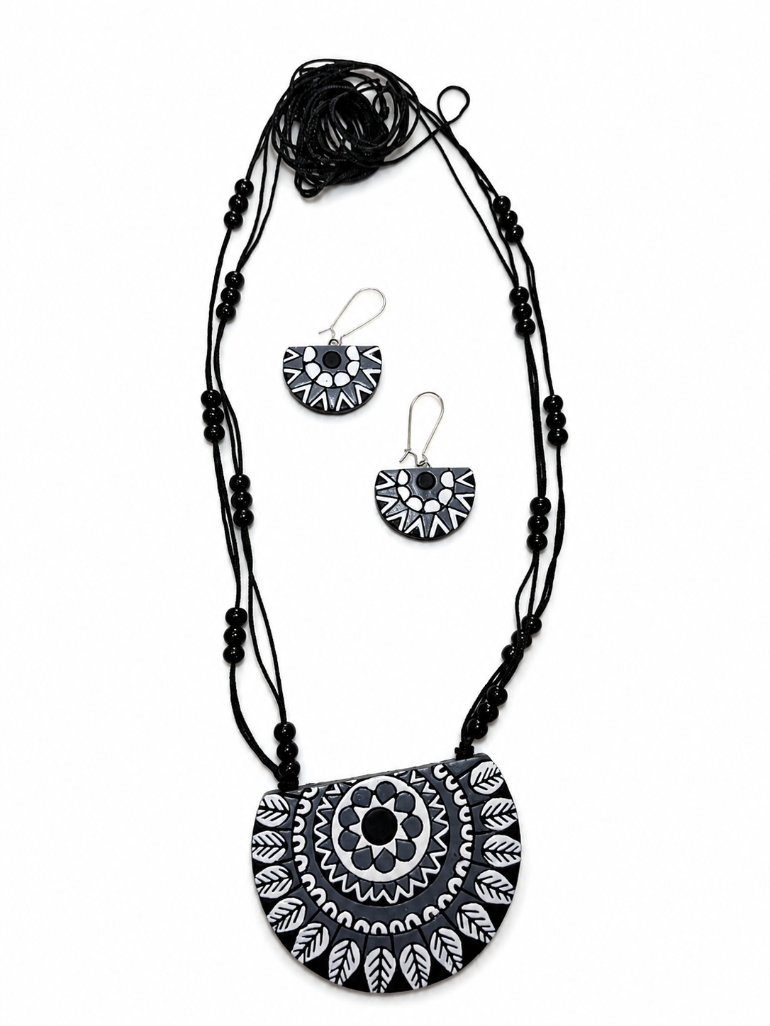 Monochrome Mandala Necklace Set