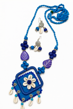 Handcrafted Floral Shell Pendant Necklace Set